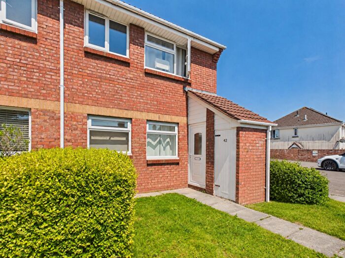 1 Bedroom Flat For Sale In St. Aidans Close, St. George, Bristol, BS5