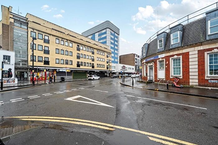 1 Bedroom Flat For Sale In Skyline Apartment, Slough, SL1