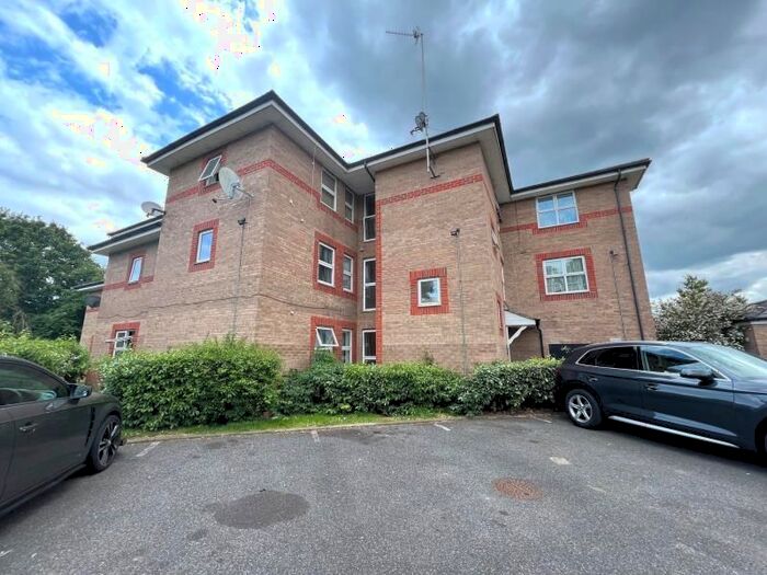 1 Bedroom Flat To Rent In Garner Court, Douglas Road, Stanwell, Staines, TW19