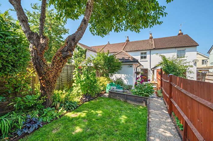 2 Bedroom Terraced House For Sale In Grove Road, Alton, Hampshire, GU34