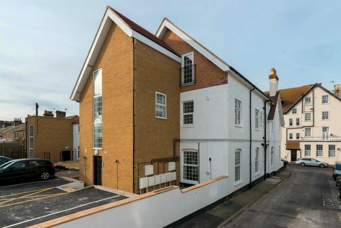 3 Bedroom Flat To Rent In Beach Road, Westgate-On-Sea, CT8