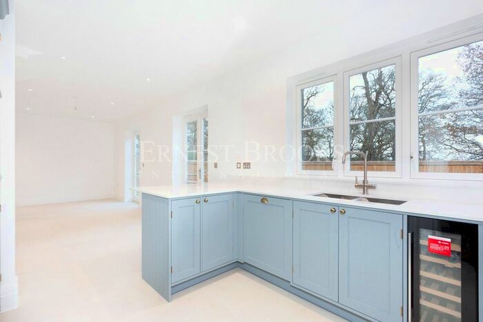 5 Bedroom Detached House To Rent In Lushington Drive, Trent Park, Barnet, EN4