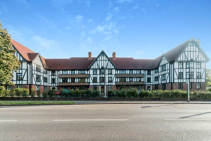 2 Bedroom Apartment To Rent In Esher, KT10