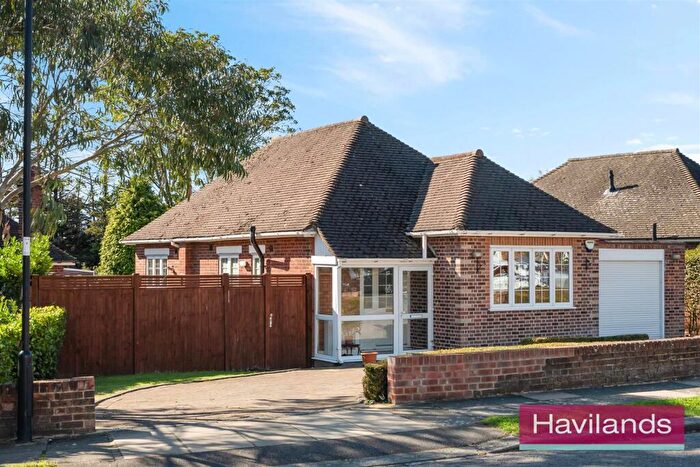 2 Bedroom Bungalow For Sale In Oakwood Crescent, London, N21