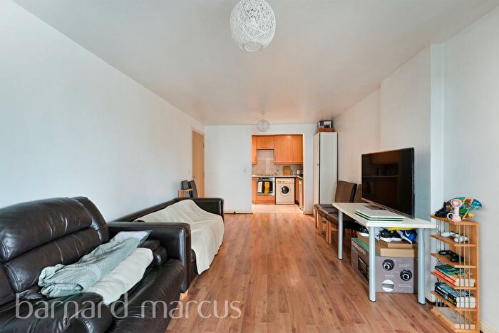 2 Bedroom Flat To Rent In Bedfont Lane, Feltham, TW13