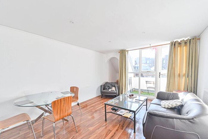 2 Bedroom Maisonette For Sale In Sunbury Lane, Battersea Square, London, SW11