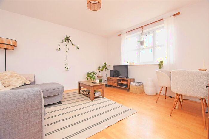 1 Bedroom Flat To Rent In Windmill Road, Hampton Hill, Hampton, TW12