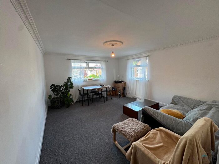2 Bedroom Flat To Rent In Mandeville Road, Enfield, EN3