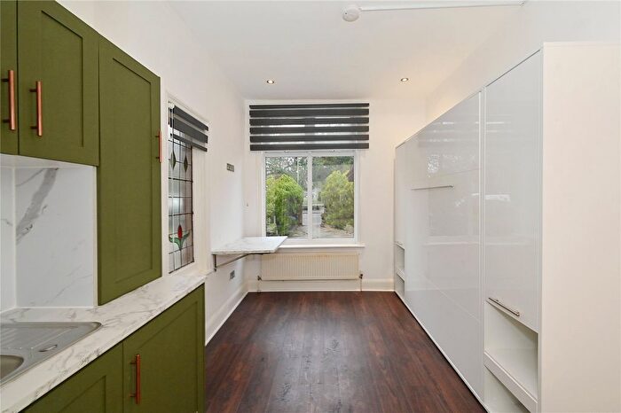 Studio To Rent In Etchingham Park Road, London, N3