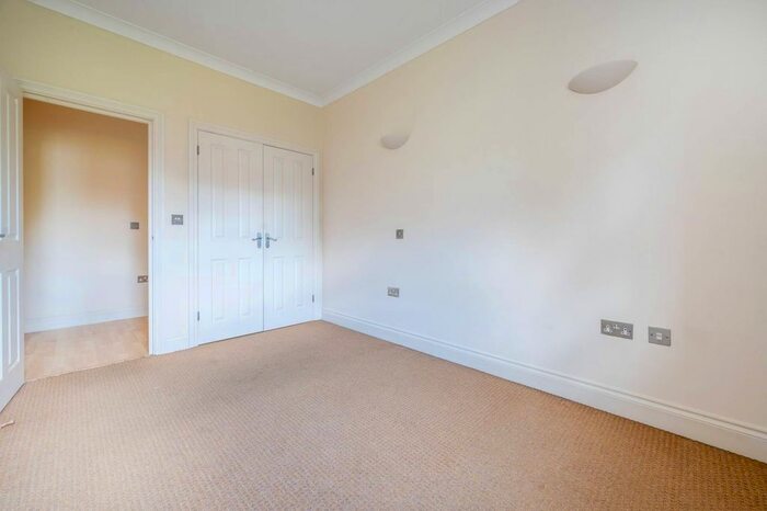 1 Bedroom Flat To Rent In Pavilion House, Guildford, GU1