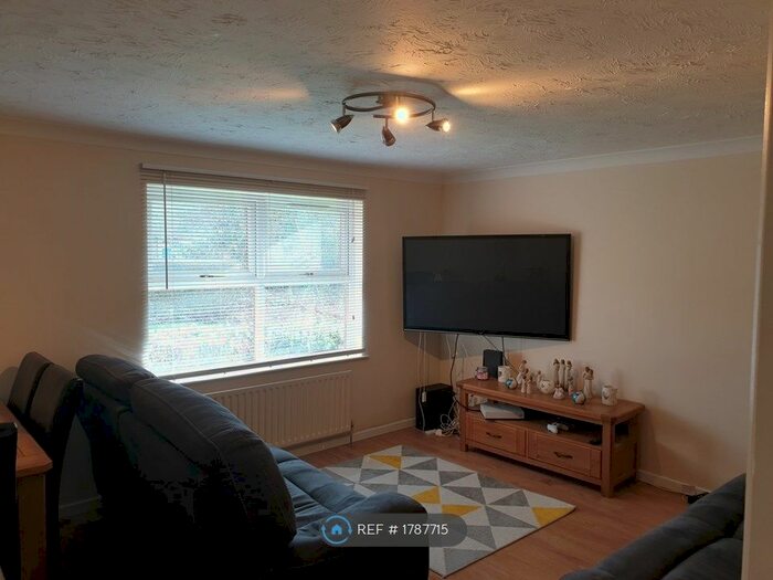 2 Bedroom Flat To Rent In Vienna Court, Farnborough, GU14