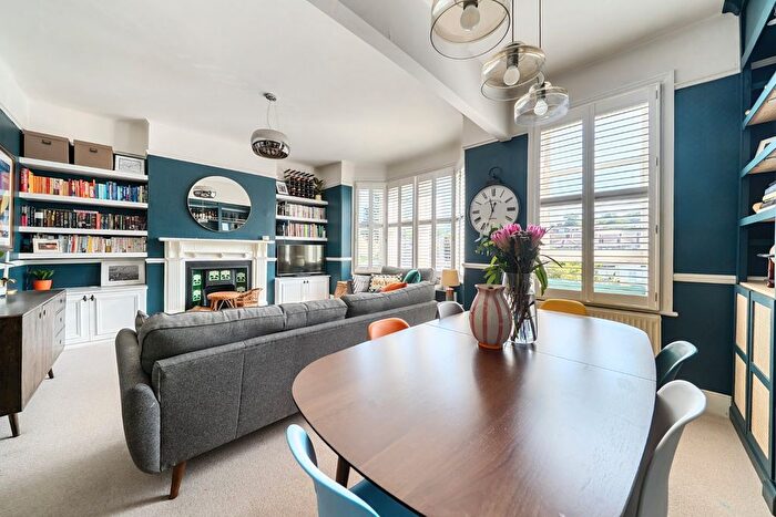 3 Bedroom Maisonette For Sale In Harborough Road, Streatham, London, SW16
