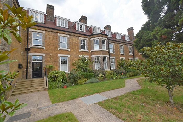 3 Bedroom Flat To Rent In Martin Drive, Dartford, DA2