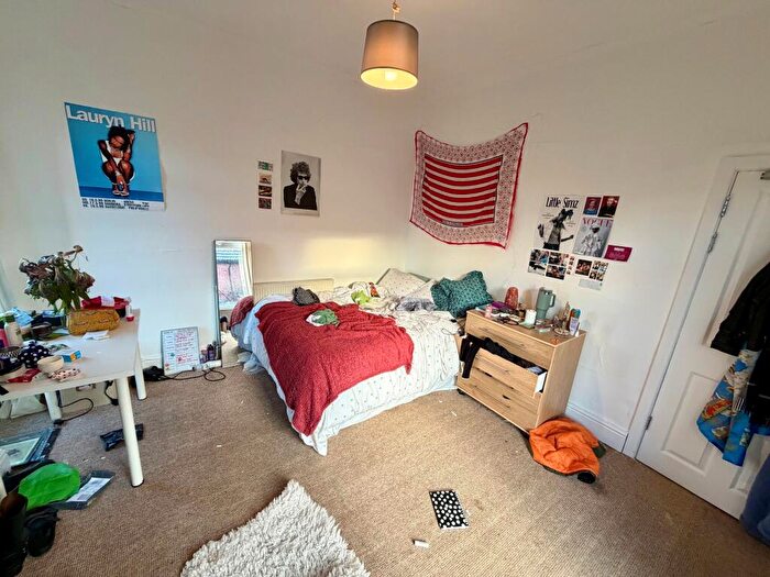 5 Bedroom Semi Detached House To Rent In Mabfield Road, Fallowfield, M14