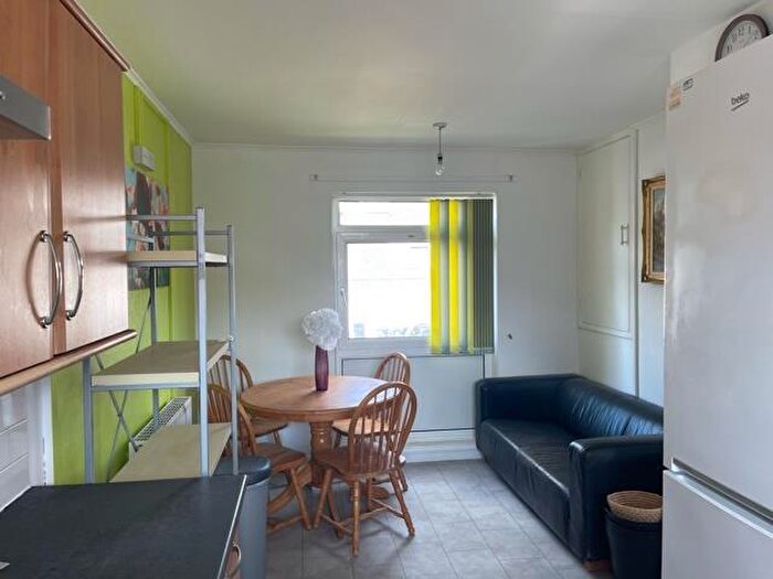 5 Bedroom Semi-Detached House To Rent In Metchley Drive, Selly Oak, Birmingham, B17