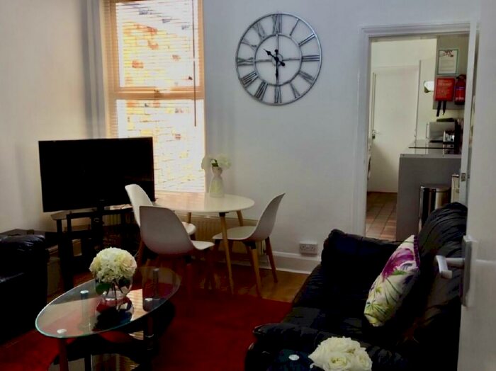 5 Bedroom House To Rent In Hubert Road, Selly Oak, Birmingham, West Midlands, B29