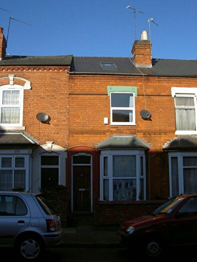 5 Bedroom House To Rent In Luton Road, B29