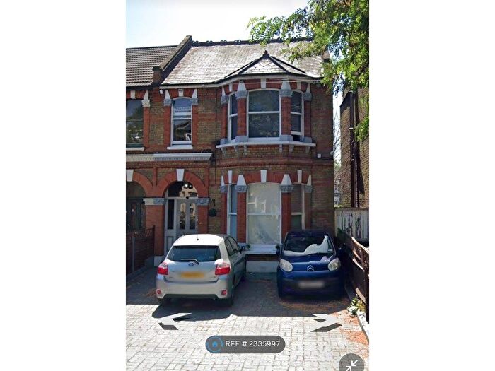 4 Bedroom Flat To Rent In Wallwood Road, London, E11