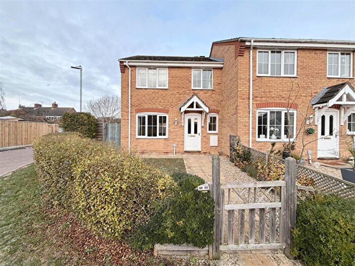 3 Bedroom End Of Terrace House For Sale In Alexander Drive, Louth, LN11