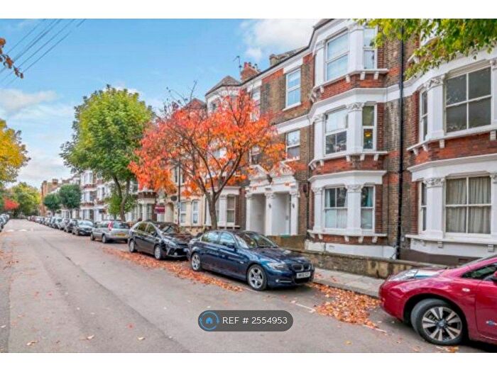 3 Bedroom Flat To Rent In College Place, London, NW1