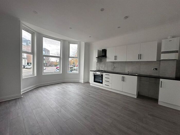 3 Bedroom Flat To Rent In Oakfield Road, Croydon, CR0