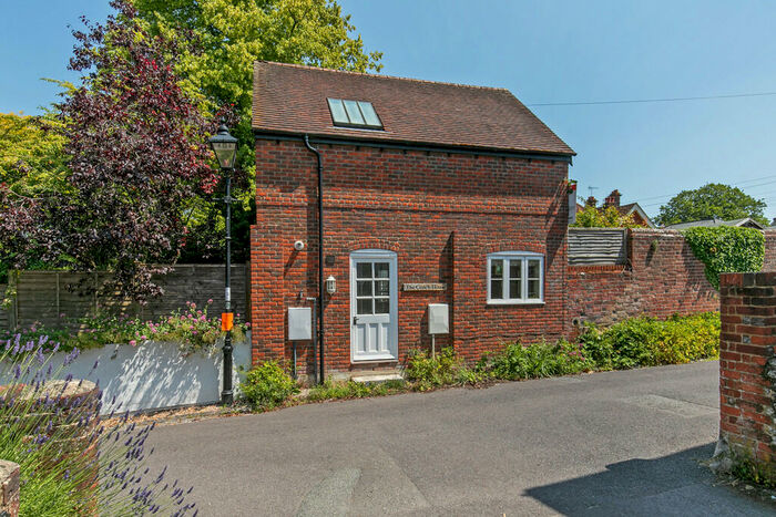 2 Bedroom Detached House To Rent In Clifton Road, Winchester, SO22