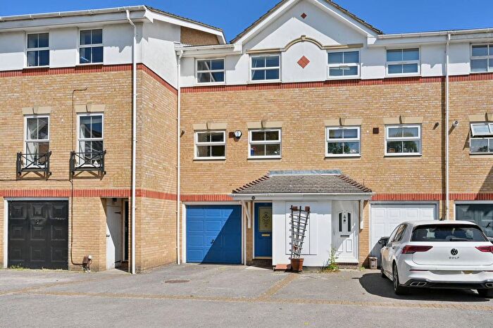 3 Bedroom Terraced House For Sale In Ladys Close, Watford, WD18