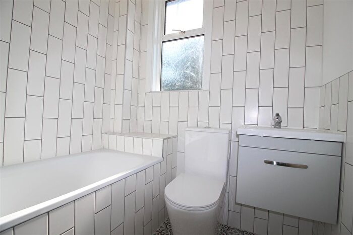 1 Bedroom Flat To Rent In Melford Road, London, E11