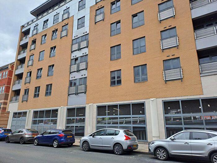 2 Bedroom Apartment For Sale In Apartment, Queens Court, Queens Dock Avenue, Hull, HU1