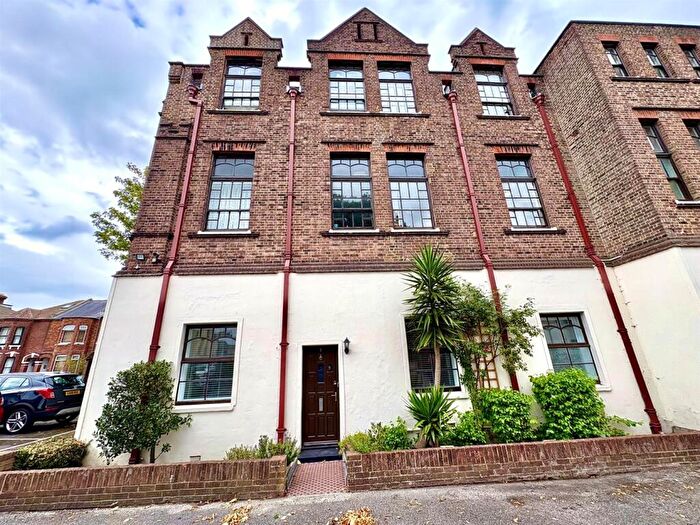 3 Bedroom Flat For Sale In Lawrence Road, Southsea, PO5