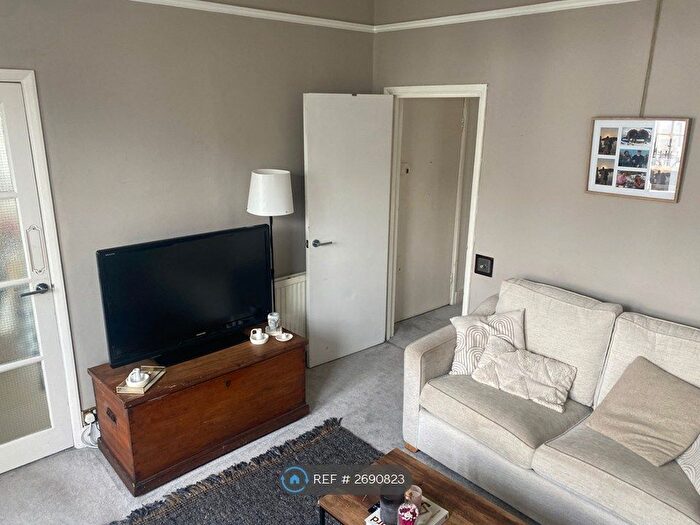 1 Bedroom Flat To Rent In Rostrevor Road, London, SW6
