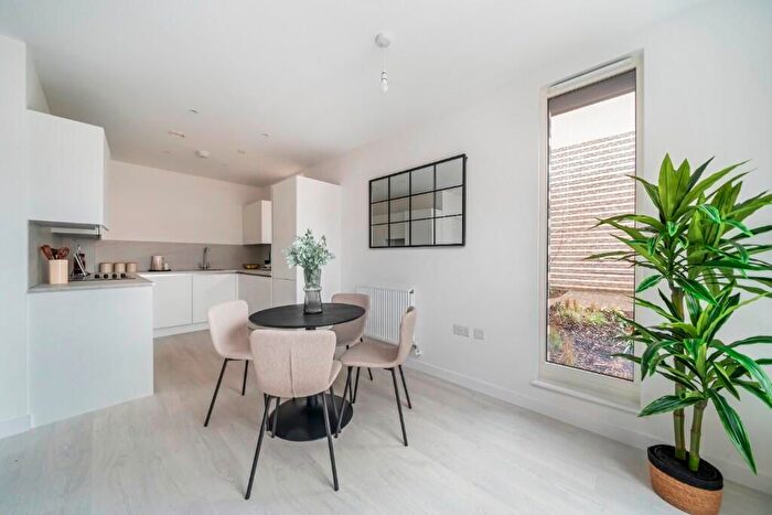 3 Bedroom Flat To Rent In Perryfield Way, Hendon Waterside, NW9