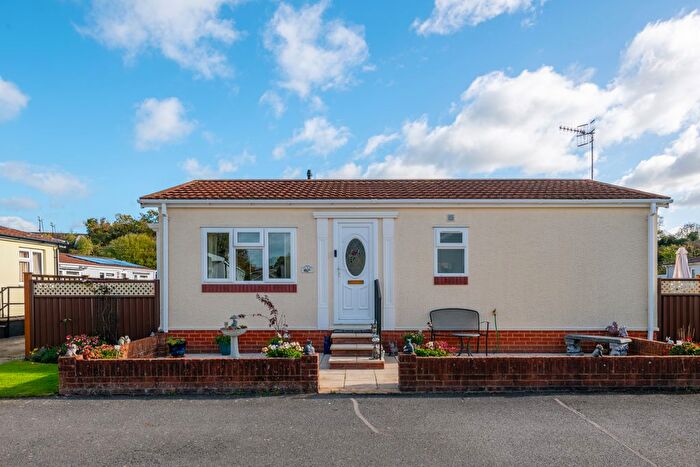 2 Bedroom Park Home For Sale In Three Arches Park, Redhill, RH1