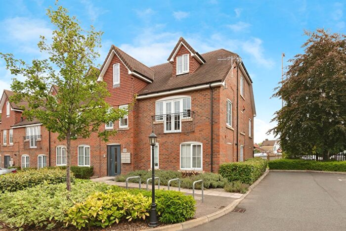 2 Bedroom Flat For Sale In Springfield Close, Salfords, Redhill, RH1