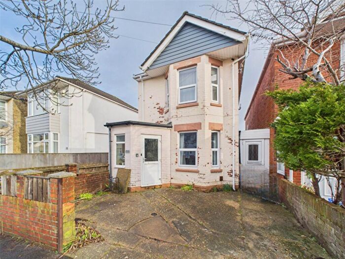 3 Bedroom Detached House For Sale In Inverleigh Road, Southbourne, Bournemouth, Dorset, BH6