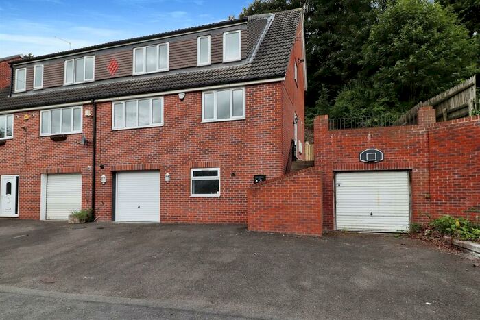 3 Bedroom House To Rent In Holywell Lane, Conisbrough, Doncaster, DN12