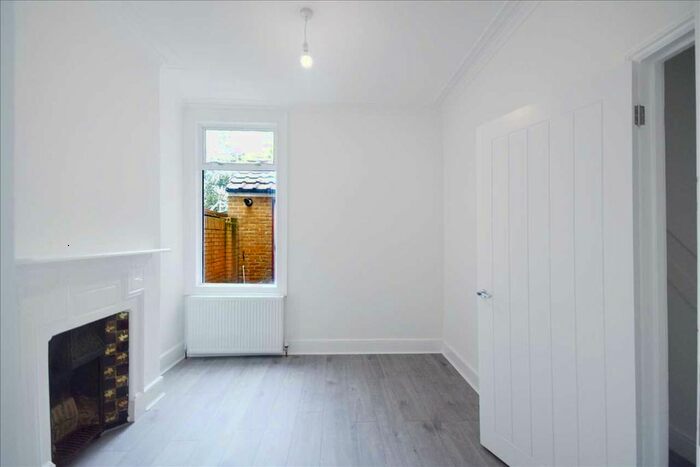 1 Bedroom Maisonette To Rent In Warren Road, Colliers Wood, London, SW19