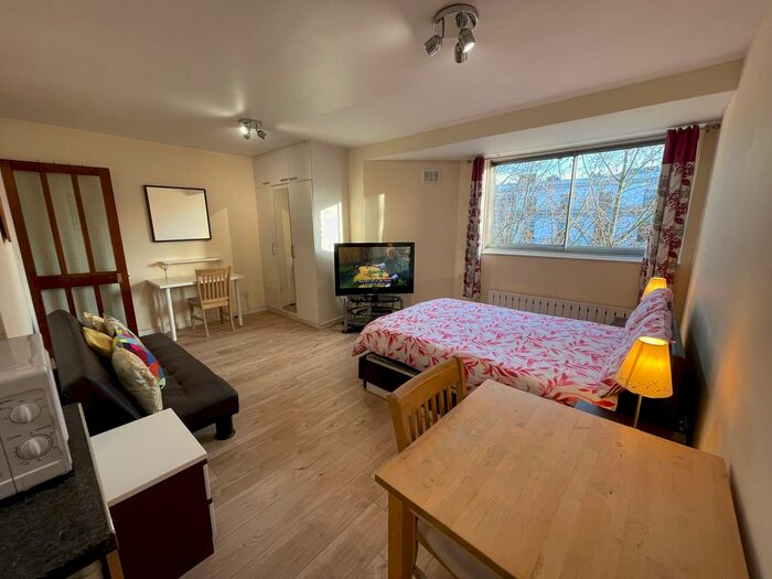 Studio To Rent In Sherborne Court, London, SW5