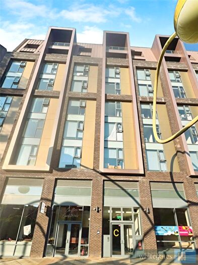 Apartment To Rent In Wolstenholme Square, Liverpool, Merseyside, L1