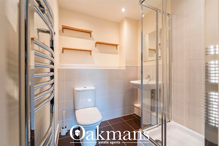 2 Bedroom Apartment For Sale In Langley Walk, Birmingham, Birmingham, B15 - Photo 3