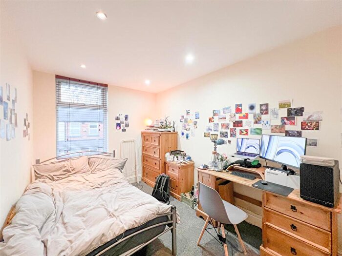 6 Bedroom House To Rent In Harefield Road, Sheffield, S11