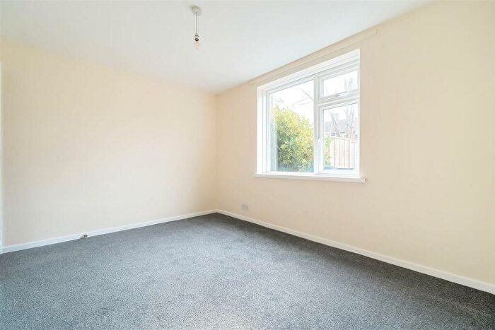 3 Bedroom End Of Terrace House For Sale In Salwey Close Bracknell, Berkshire, RG12