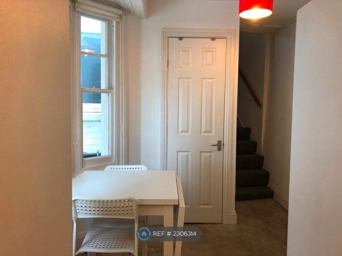 1 Bedroom Flat To Rent In Creed Passage, Greenwich, SE10