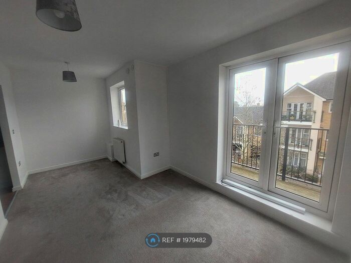 2 Bedroom Flat To Rent In Lauren's Van Der Post Way, Ashford, TN23