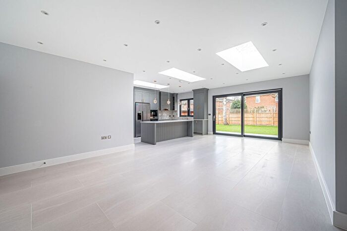 6 Bedroom Semi-Detached House To Rent In Ashdale Grove, Stanmore, HA7