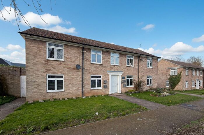 2 Bedroom Flat For Sale In Hills Close, Roxton, MK44