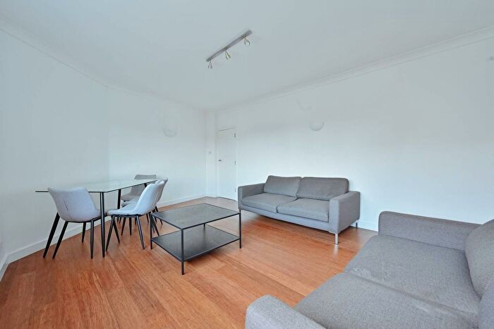 4 Bedroom Flat To Rent In Willesden Lane, Brondesbury, London, NW2