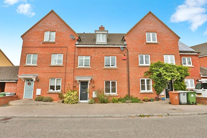 4 Bedroom Town House For Sale In Macmillan Way, Little Plumstead, Norwich, NR13