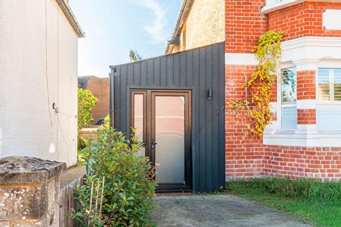 Studio To Rent In Gloster Road, New Malden, KT3