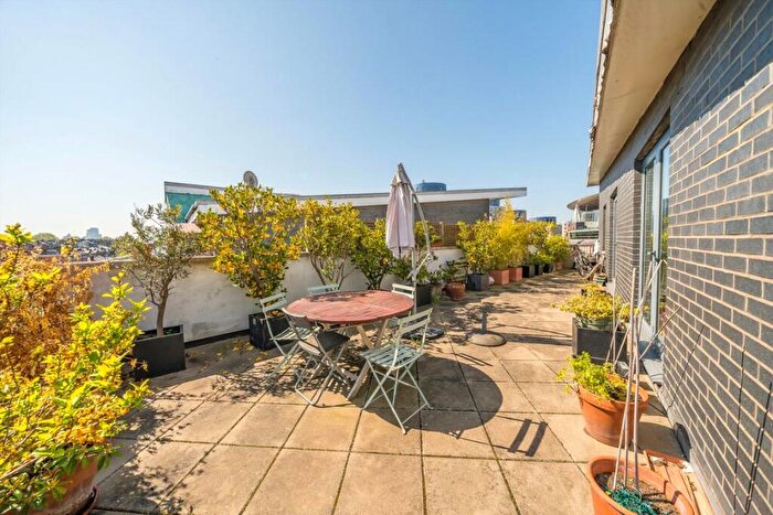 3 Bedroom Flat For Sale In Drayton Park, London, N5